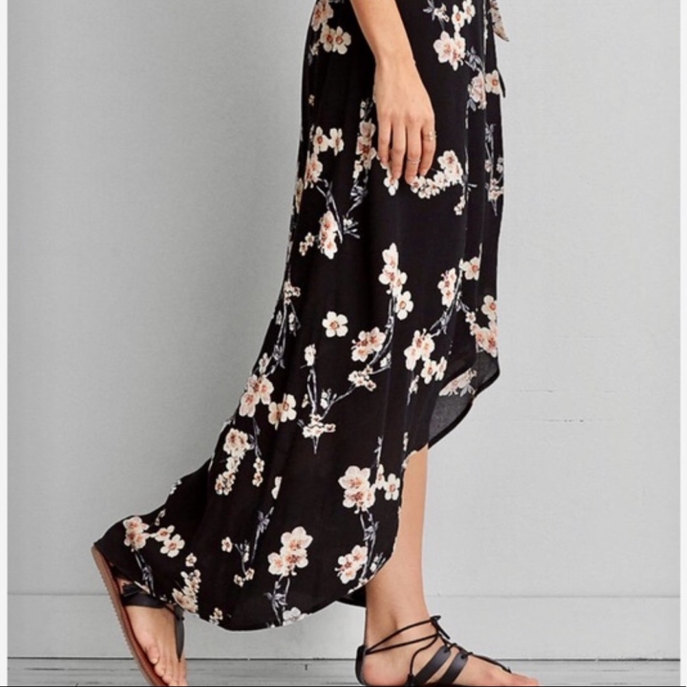 AEO black floral high low skirt